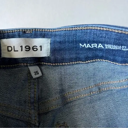 DL 1961 Mara instascuplt Straight ankle jeans in size 26 castle wood medium wash