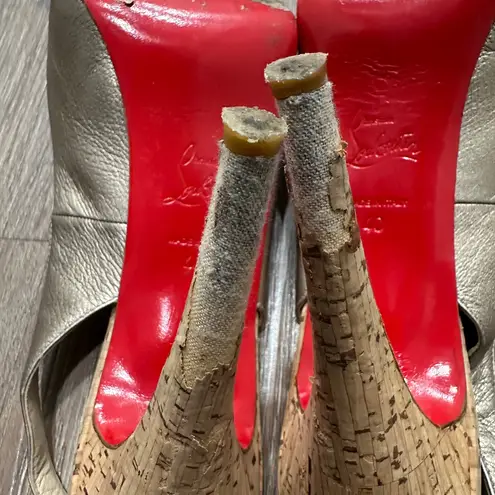 Christian Louboutin  sling‎ back peep toe heels, soft platinum/gold, size 40 flaw - Image 7