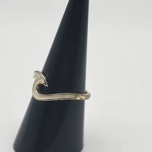 Pura Vida Gold Tone & White Enamel Wave Ring (8) Gold