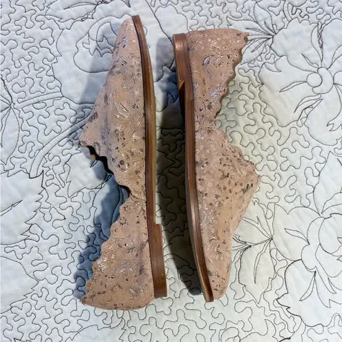 KLUB NICO Georgette Made in Spain Scalloped Flat ~Pewter Floral Sz EU 36 US 6 Tan
