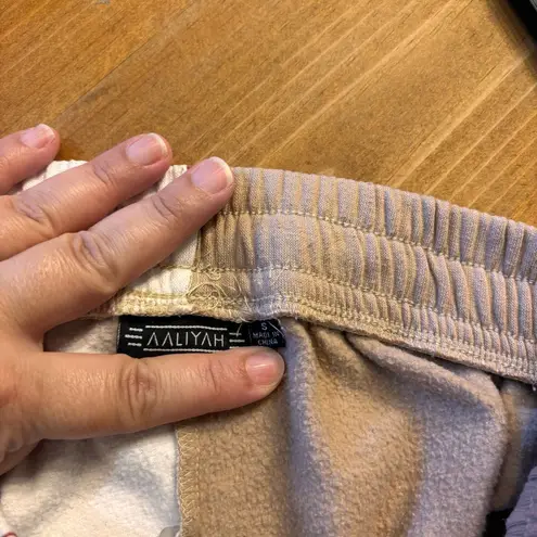 Aaliyah womens graphic jogger sweatpants tan S