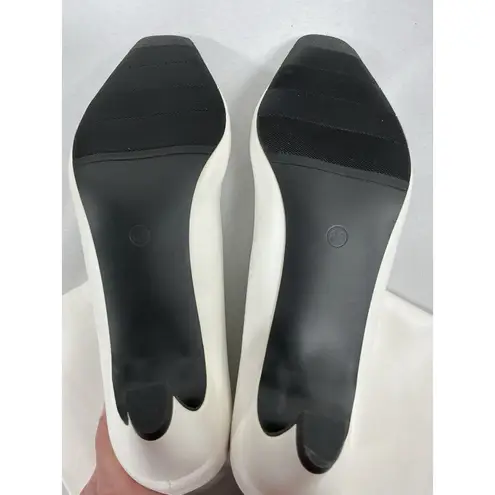 Womans Ankle Boots White 8.5 Kitten Heel Square Toe NWOT