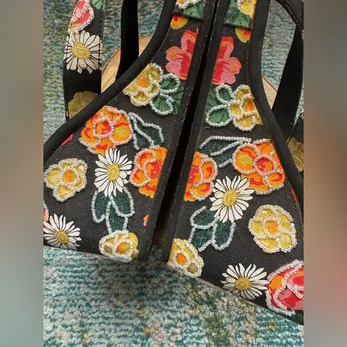 Vintage Y2K Rampage floral beaded platform thong slide sandals, size 8 Orange