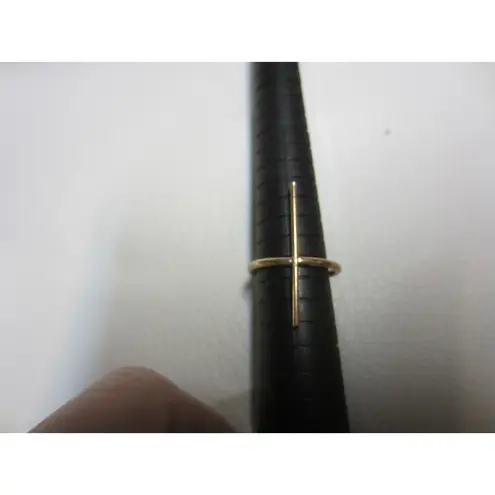 None Gold Tone Thin Straight Bar Metal Ring Size 8