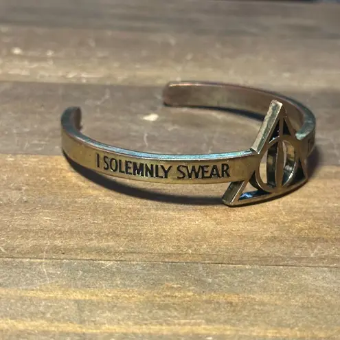 Warner Brothers Harry Potter I Solemnly Swear Deathly Hollows cuff bracelet