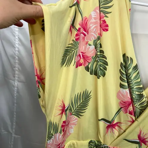 NEW IMAN women's yellow floral v