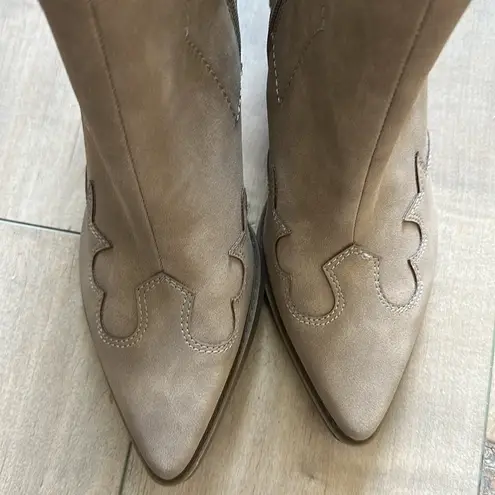 indigo. NEW Western Booties Tan Sz 8.5