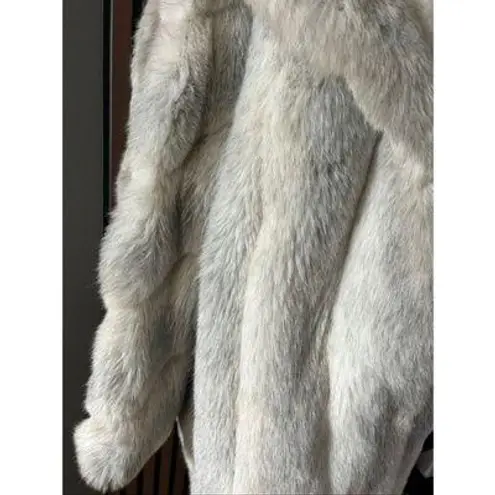 L and B classics Faux fur winter coat size M/L see measurement no size tag white Gray Size M