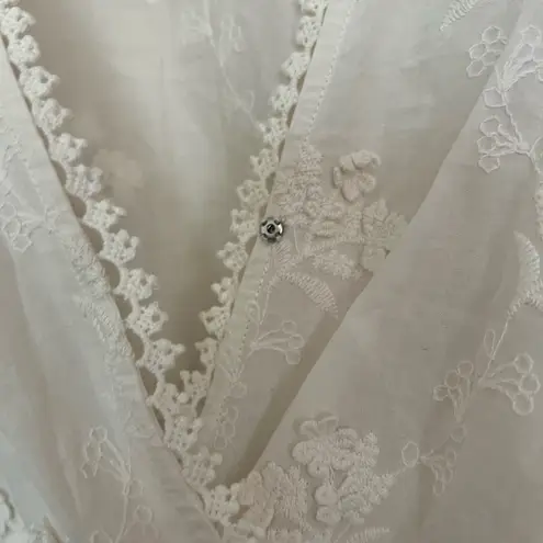 The Kooples 3/4 sleeve v-neck blouse embroidered 3d appliqué white flower floral