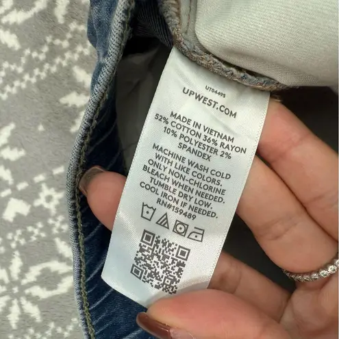 NWT Upwest Pleated Front High Waisted Denim Shorts Light Wash Size Large Blue