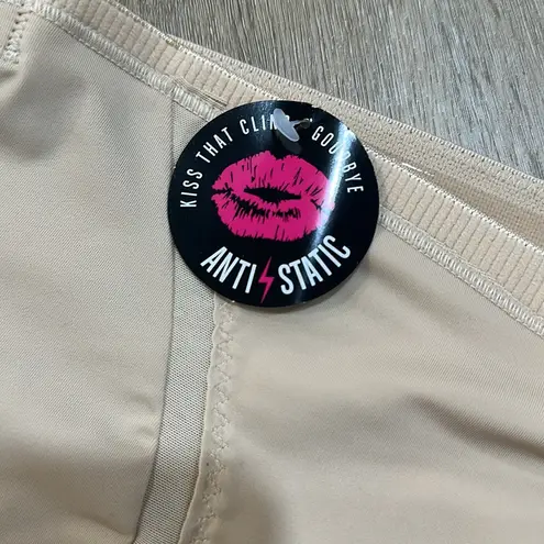 Maidenform NWT High-Waisted Shapewear Shorts - Medium