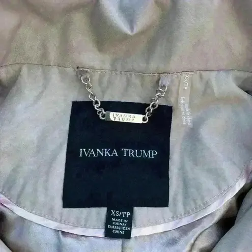Ivanka Trump Tan/beige hooded rain coat, size XS classic feminine dressy elegant