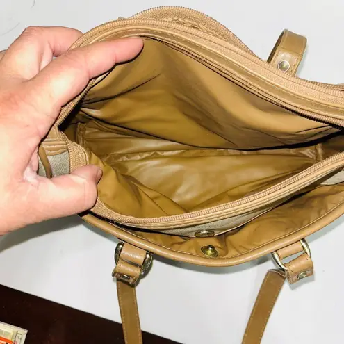 Vintage Gitano Shoulder Bag Zipper Closure 3 Sections Tan Medium Old Money City