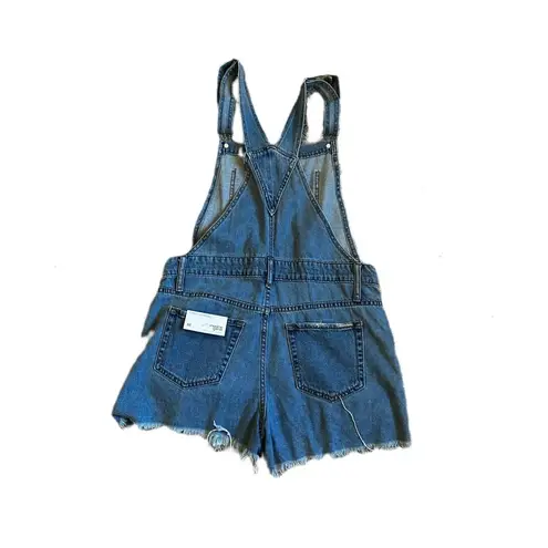 Women's Medium Distressed Overall Bib Shorts NWT Light Denim​ Blue Size undefined