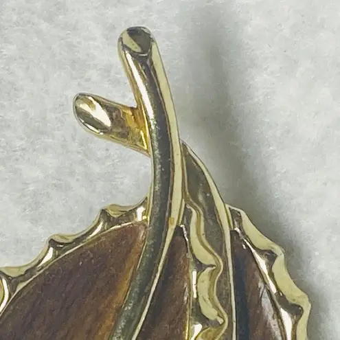Sarah Coventry Vintage Pin Brooch Leaf Shape Wood Grain Appearance Inlay