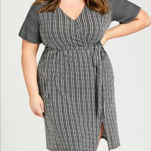 Plus Size Tie Stripe Dress 22/24 Black & White NWT