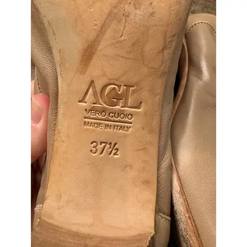 AGL Attilio Giusti Leombruni Leather Embossed Cap Toe Pump Heels 37.5 Tan Italy Size 7