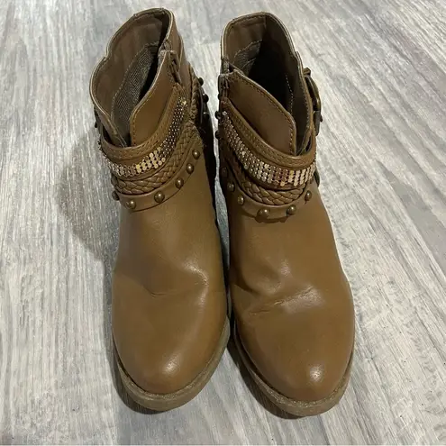 Sugar Tan Brown Gem, Studs, & Buckle Ankle Boots; 8 women’s