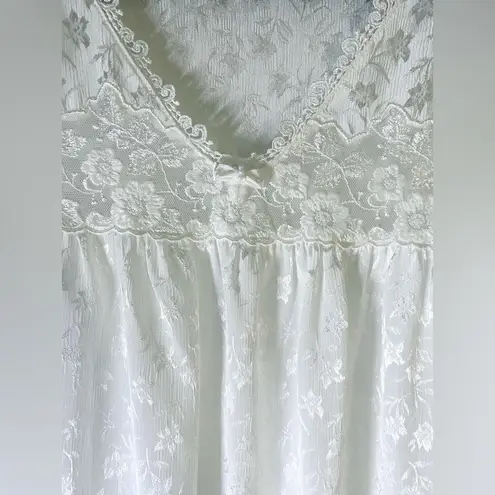 Oscar de la Renta Vintage /Neiman Marcus white floral lace long nightgown