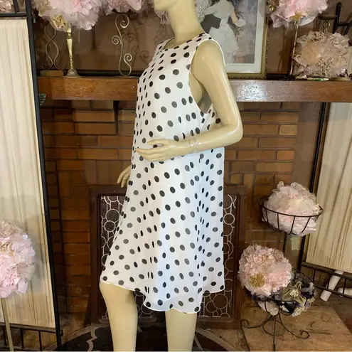 JH WHITE & BLACK POLKA