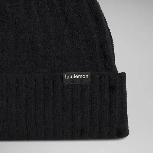 Lululemon NWT  Women’s Cable Knit Pom Beanie Black