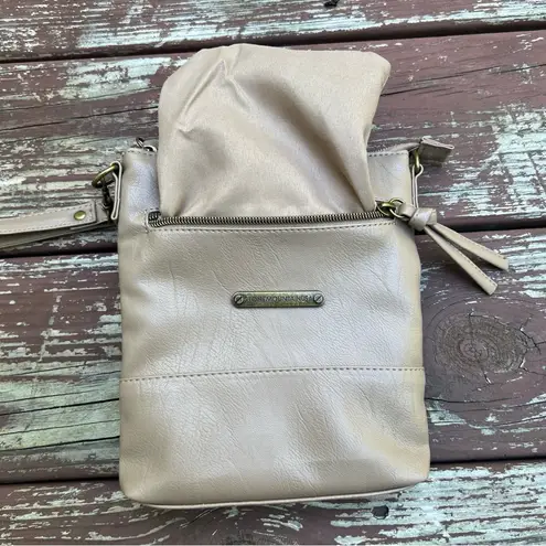 Stone Mountain Women’s Minimalist Neutral Beige Clutch/Wristlet Faux Leather Bag Tan