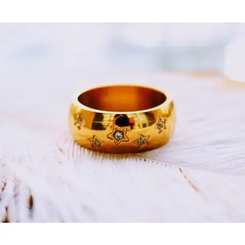 Boutique NEW Unisex Women’s Wide Gold Plated Simulated Diamond Star Ring 8mm Band Size 7