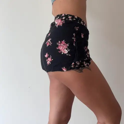 Full Tilt Black Floral Rosette Print Shorts