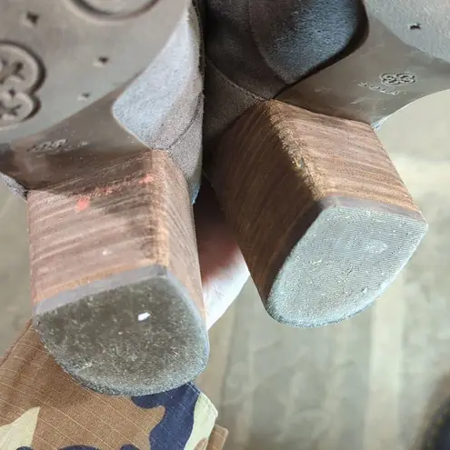 Isola Lavoy Gray Suede Ankle Boots Woman's Size 9.5 Moto Stacked Heeled Buckle