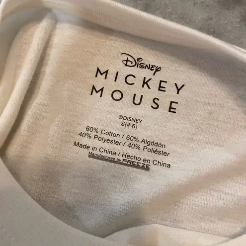 Disney NWOT  Size S Micky Mouse Christmas Holly Holiday Wreath Graphic Tee Shirt