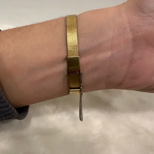 Seiko Gold-Tone Quartz vintage Timepiece small watch!