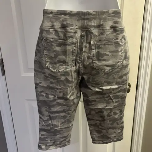 Belle by Kim Gravel Camo Triple Luxe Cropped Pull On Capri Jeans