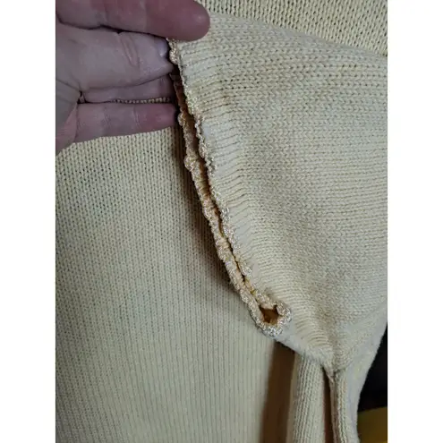 Vintage Yellow Floral Embroidered Scalloped Edges Pullover Short Sleeve Sweater Size M