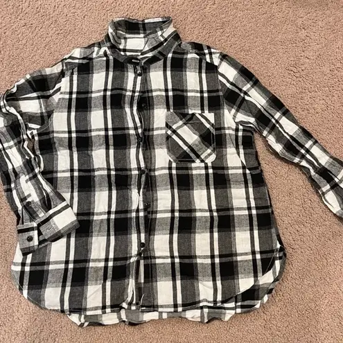 Women's TIME TRU black &white plaid flannel long sleeve shirt Size undefined