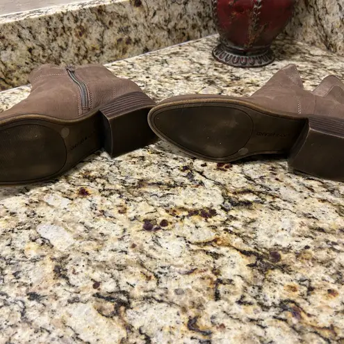 Lucky Brand  Chic Brown Ankle Boots with Side Zipper 8.5 M