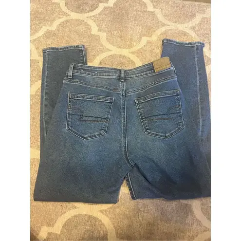 American Eagle  mom jeans size 2 medium wash distressed stretch denim