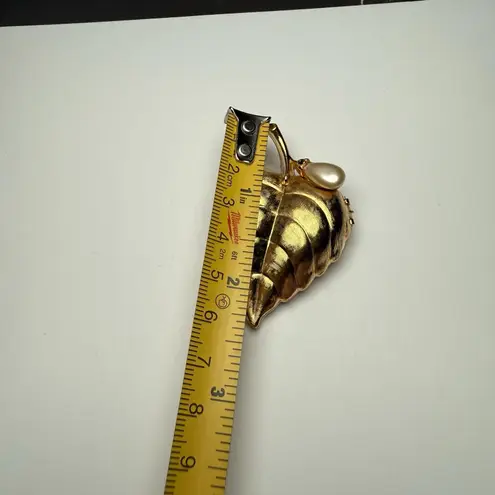 Avon Gold Tone Leaf Faux Pearl Locket Solid Perfume Holder Brooch Pin