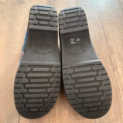 Easy Street Women's Clogs Size 11W Blue Pink Paisley Slip Resistant Shoes Comfy