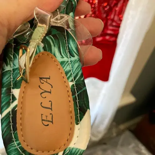 Green and cream tropical leaf sandals w rhinestone brooch Elya approx 7 unsized