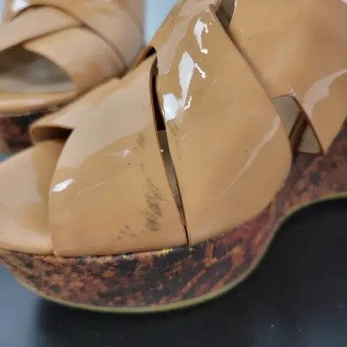 Joan & David Daisleen Womens Sandals Size 7.5 Tan Patent Leather Snakeskin Wedge