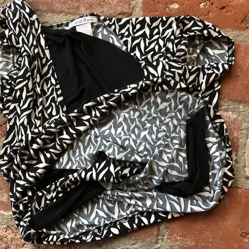 Carol Rose size small black & white top
