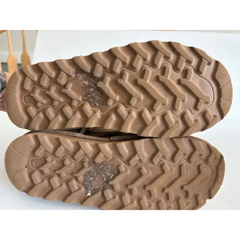 Bear paw ELLE SHORT Boot in Hickory fuzzy interior size 8