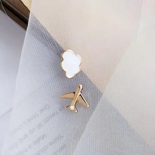 Cute Airplane & Cloud Asymetrical Stud‎ Earrings, Sky, Flight Atendant, Gift Gold