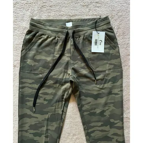 Zyia  Active Women's Camo Unwind Joggers Size Medium NWT