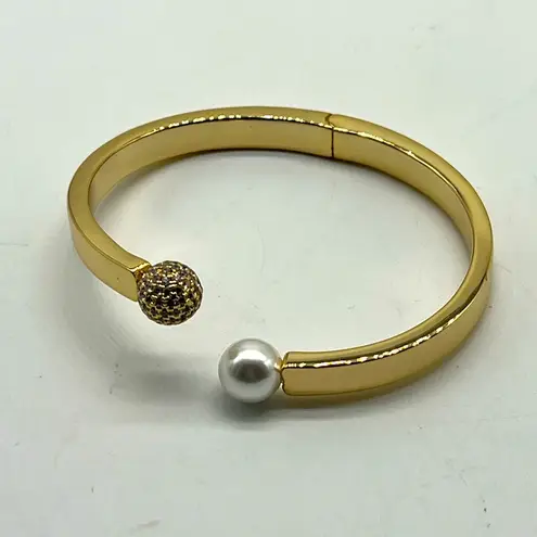 NEW REAL SIMPLE fashion gold bracelet with a pearl and mesh ball at each…
