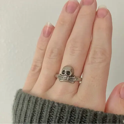 Skull Crossbones Gunmetal Pirates Ring Vintage Silver Pewter Grunge Punk Emo Goth Jewelry
