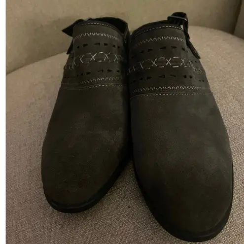 Earth Origins Cady Grey Green Suede Mule Slingbacks, S86