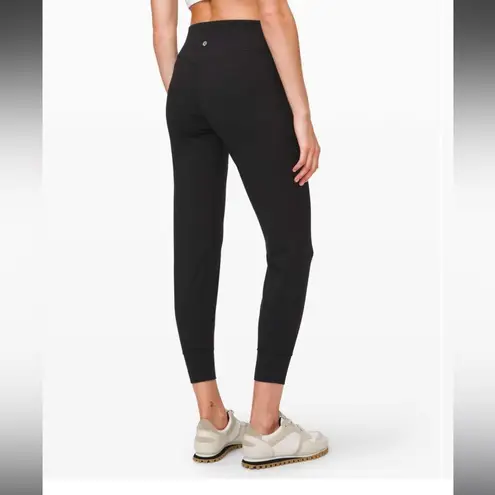 Lululemon Align Jogger 28"
Black size 4