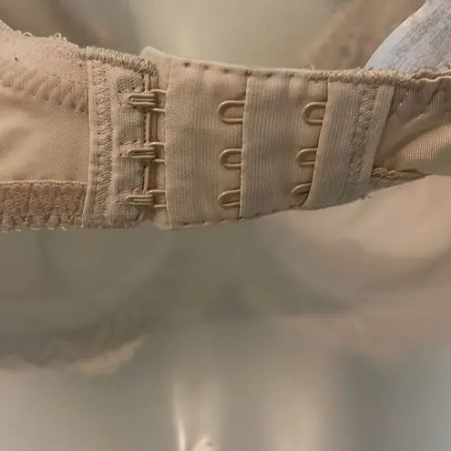 Wacoal Vintage 1990s Beige Underwire Bra Lace Trim 36D