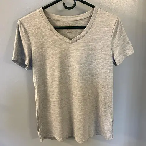 Danskin Tee Shirt Womens Medium Gray Stretch Semi Fitted Athletic Workout